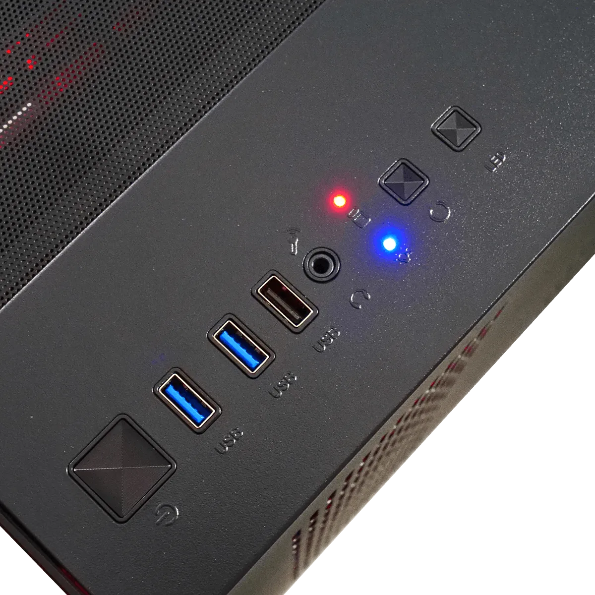 CRIMSON - R7-8700F/9060XT-16Go/32Go/1To, vue 5