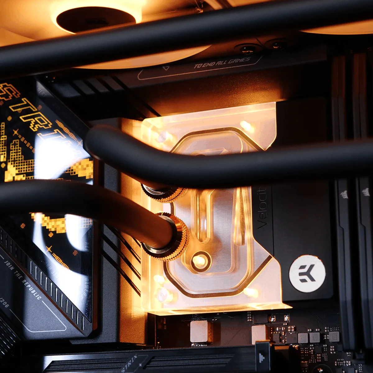 GOLDENEYE - 270K Plus/64Go/2To/5090 WC, vue 4