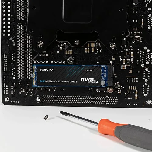 PNY 500 Go NVMe Gen4 M.2 - CS2241, vue 3